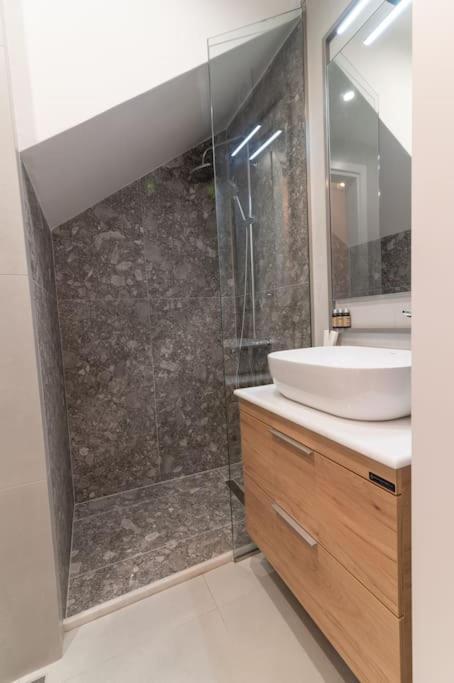 Apartment μεζονέτα με θέα στο πάρκο σταύρος νιάρχος One Athens