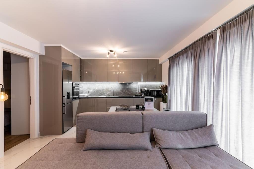μεζονέτα με θέα στο πάρκο σταύρος νιάρχος One Apartment Athens
