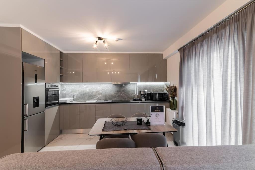 μεζονέτα με θέα στο πάρκο σταύρος νιάρχος One Apartment